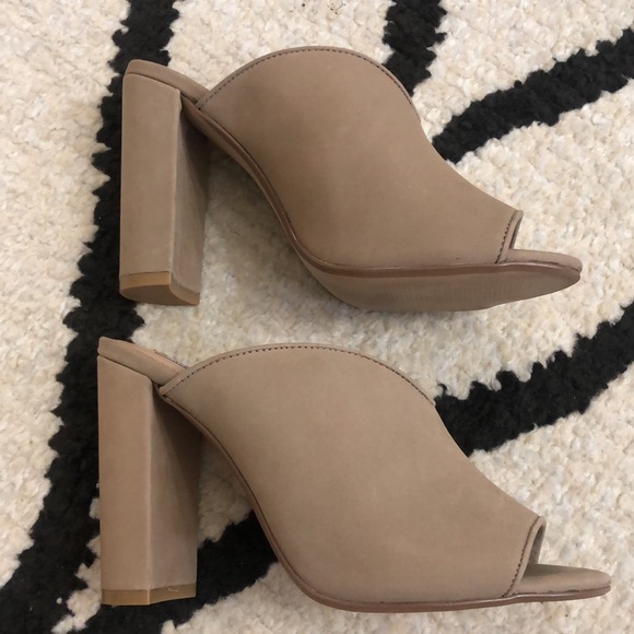 Steve Madden Beige Slides Mules 7.5M Vista Tan Sandals - Picture 6 of 6